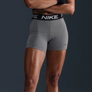 Women’s Nike Pros